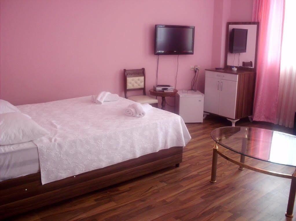 Hotel Eurasia Batumi Bagian luar foto